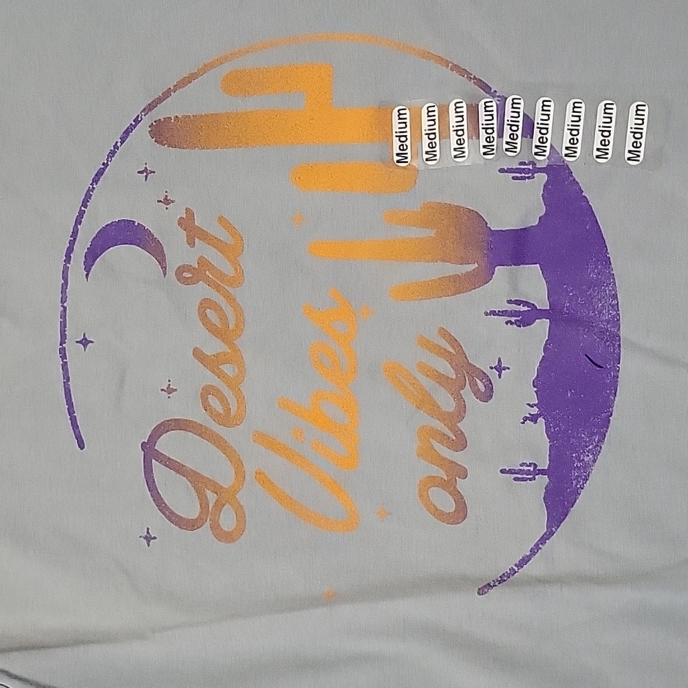 Tres Bien Womens T-shirt. NWOT. Size M.